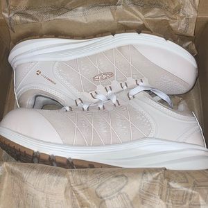 KEEN UTILITY work shoes; size 8 women’s; brand new, never worn